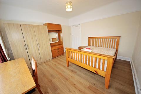 4 bedroom detached house to rent, Withermoor Road, Winton, Bournemouth