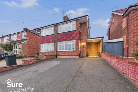 3 bedroom semi-detached house for sale, Fairway, Hemel Hempstead, Hertfordshire, HP3