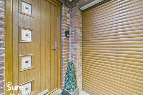 3 bedroom semi-detached house for sale, Fairway, Hemel Hempstead, Hertfordshire, HP3