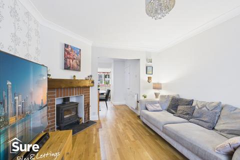 3 bedroom semi-detached house for sale, Fairway, Hemel Hempstead, Hertfordshire, HP3
