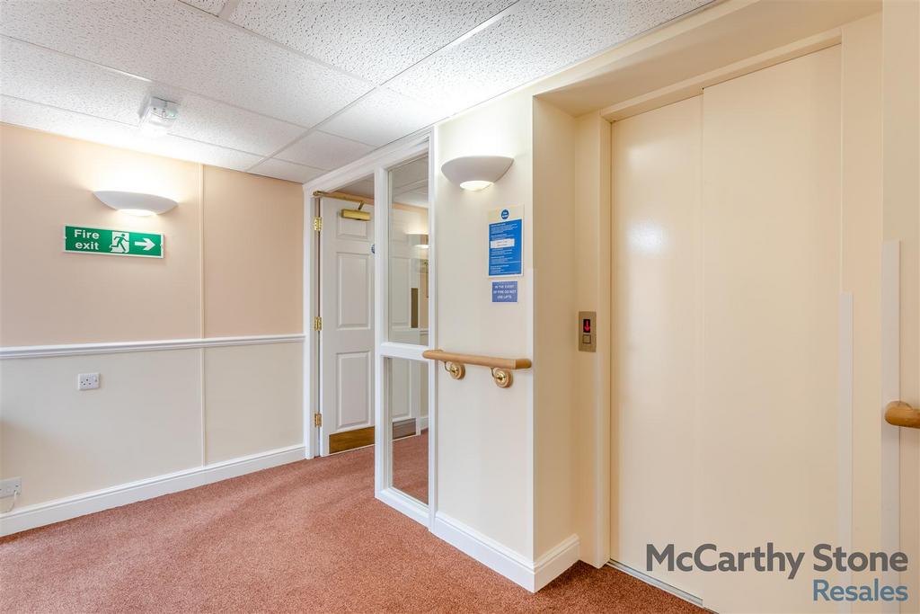 8668517-interior16.jpg