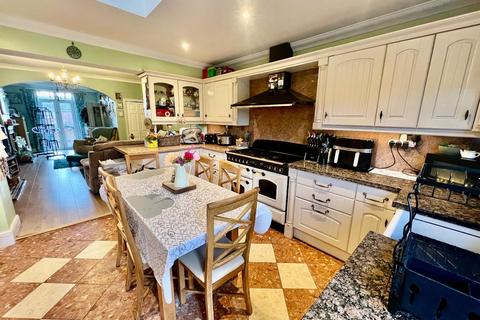 2 bedroom terraced house for sale, Coronation Avenue, Rothwell, Kettering