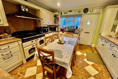 2 bedroom terraced house for sale, Coronation Avenue, Rothwell, Kettering