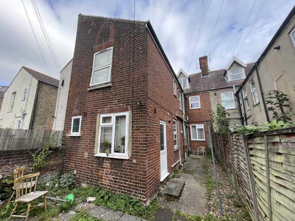 2 Medium T202511041108.jpg