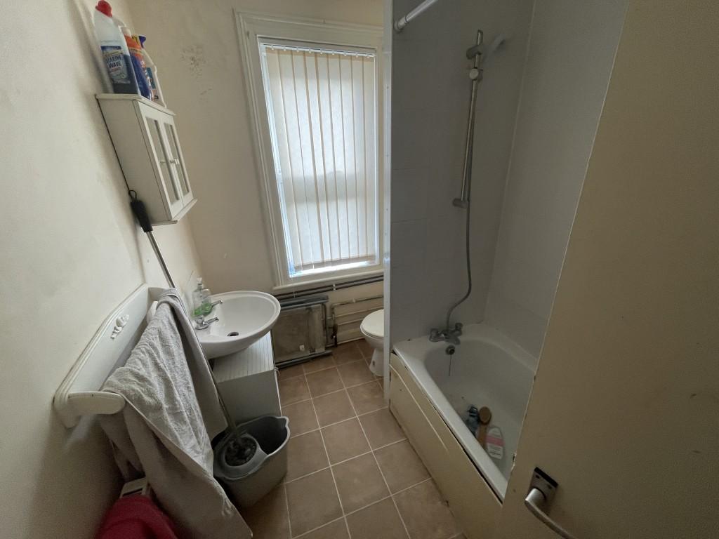 16 Medium T202511041108.jpg