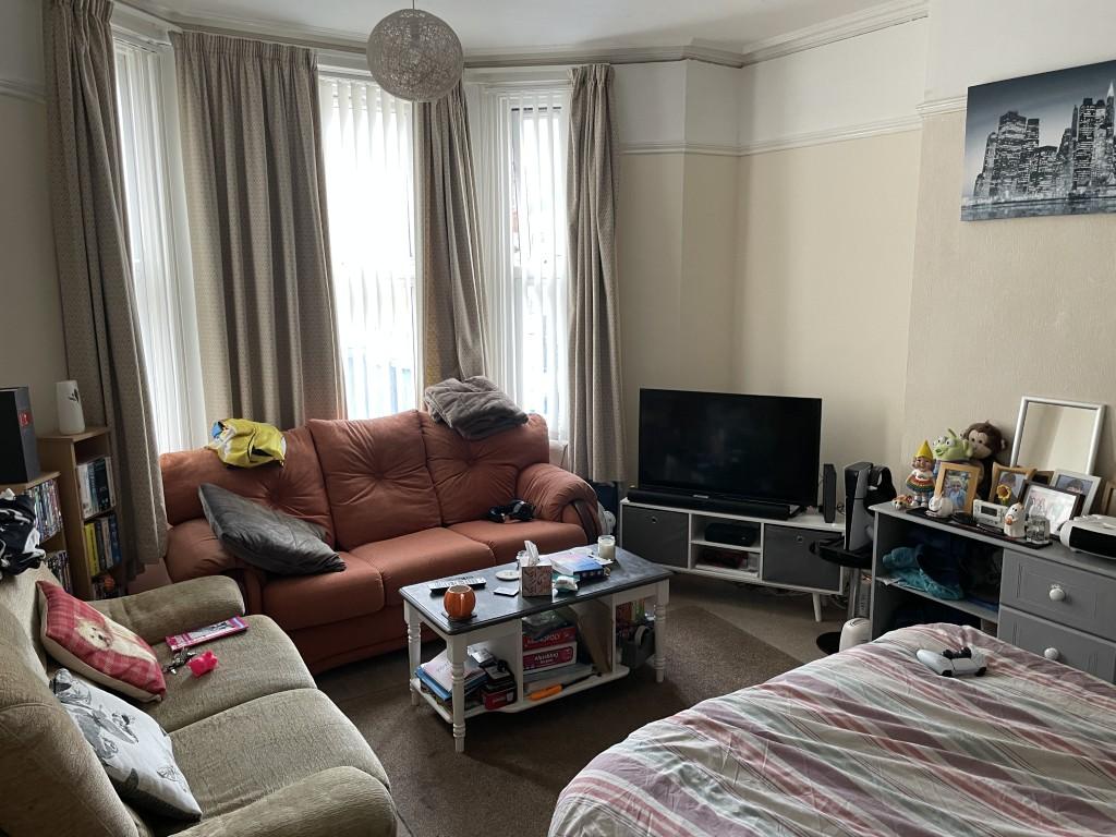 8 Medium T202511041108.jpg