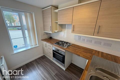 2 bedroom terraced house to rent, wintergreen Road, red lodge