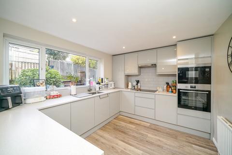 undefined, Crosslands, Caddington, LU1