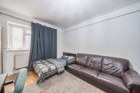 undefined, Monarch Parade, Mitcham CR4