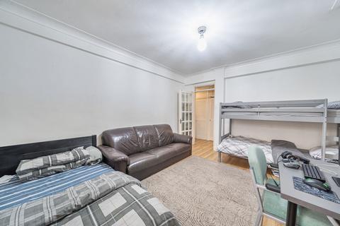undefined, Monarch Parade, Mitcham CR4