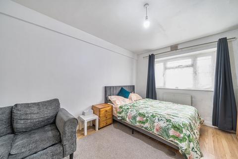 42 Monarch Parade, Mitcham, CR4 3HA
