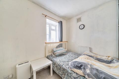 42 Monarch Parade, Mitcham, CR4 3HA