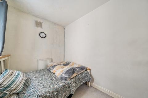 42 Monarch Parade, Mitcham, CR4 3HA