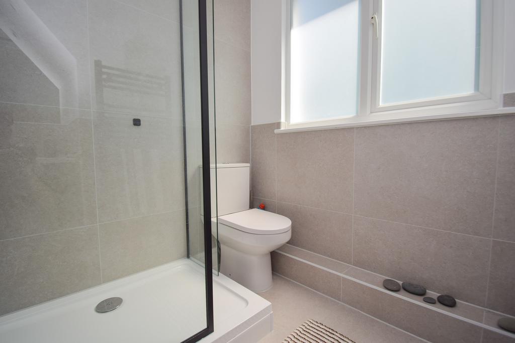 Shower room 2