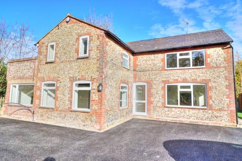 4 bedroom detached house to rent, Lower Icknield Way, Princes Risborough HP27