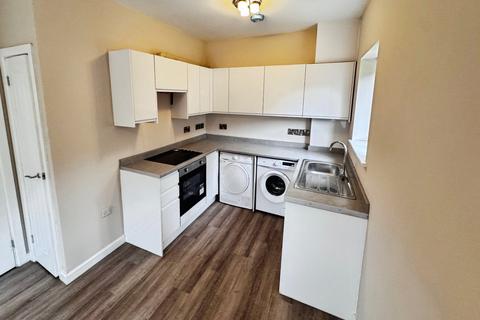 2 bedroom bungalow to rent, Paddock Fields, Huddersfield HD4