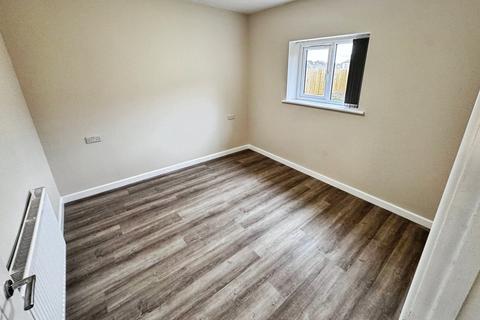 2 bedroom bungalow to rent, Paddock Fields, Huddersfield HD4