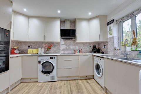 2 bedroom detached house for sale, Sherwood Gardens, Henley On Thames