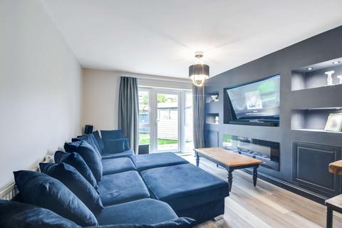 undefined, at Beazley Court, Cheshunt, Cheshunt EN8