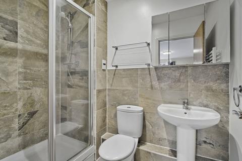 2 bedroom flat for sale, St. Georges Grove, London, SW17