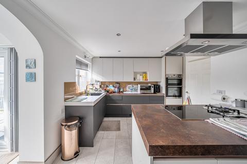 undefined, Oakview Close, Watford WD19 4RA