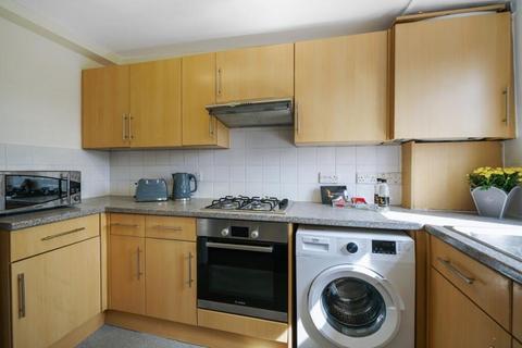 2 bedroom flat to rent, West Cromwell Road, London SW5