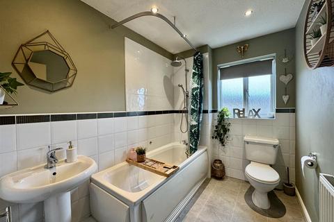 4 bedroom townhouse for sale, Bromley Bank, Denby Dale, HD8 8QG