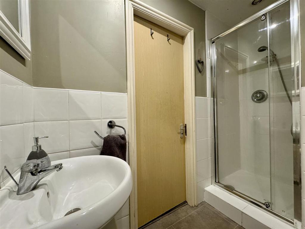 En suite shower