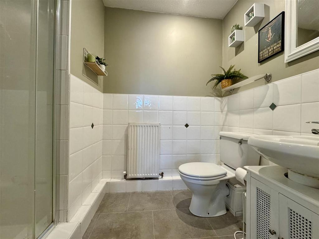 En suite shower