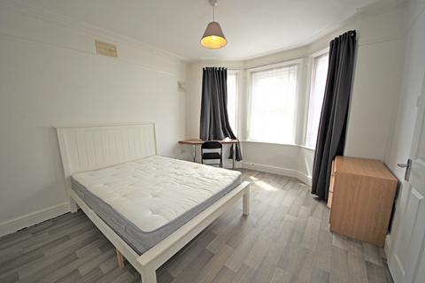 4 bedroom detached house to rent, Withermoor Road, Winton, Bournemouth