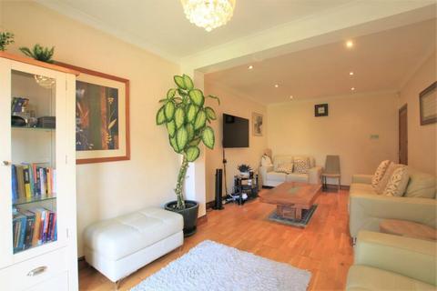 3 bedroom semi-detached house for sale, Meadow Waye, Hounslow, TW5 9EY