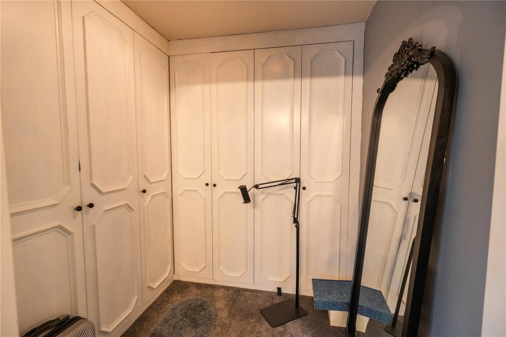 Walk-In Wardrobe