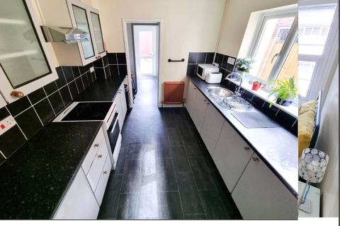 4 bedroom terraced house to rent, Milton Road, Hampshire SO15