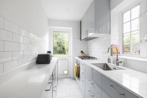 3 bedroom semi-detached house to rent, Fairfield Road, Bromley, BR1