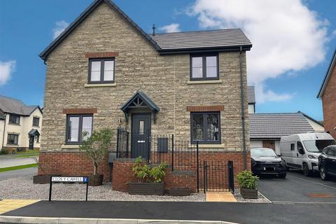 4 bedroom detached house for sale, Clos Y Cawell, Bridgend CF32