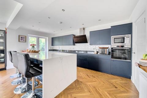 5 bedroom terraced house to rent, Greatford Drive, Guildford GU1