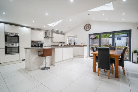 12 Snowford Close, Shirley, Solihull, B90 1DA