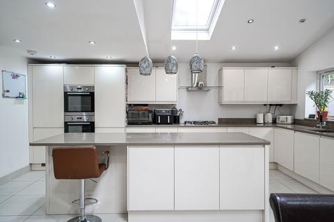 12 Snowford Close, Shirley, Solihull, B90 1DA