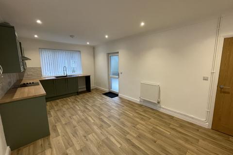 3 bedroom bungalow to rent, Manor Way, Neath