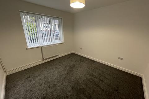 3 bedroom bungalow to rent, Manor Way, Neath