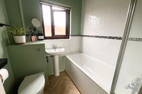 1 bedroom end of terrace house to rent, Landseer Close, Colliers Wood