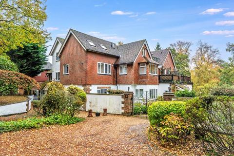 Flat 7, Parklands Hazel Grove, Hindhead, GU26 6BJ