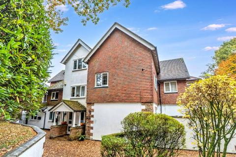 Flat 7, Parklands Hazel Grove, Hindhead, GU26 6BJ