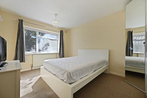 undefined, Greenford Road, Greenford