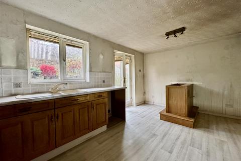 3 bedroom semi-detached house for sale, Hawthorne Way, Shelley, HD8 8PX