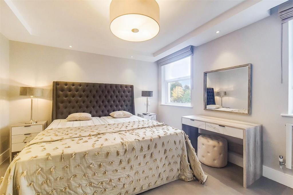 8 Main Bedroom-0.jpg