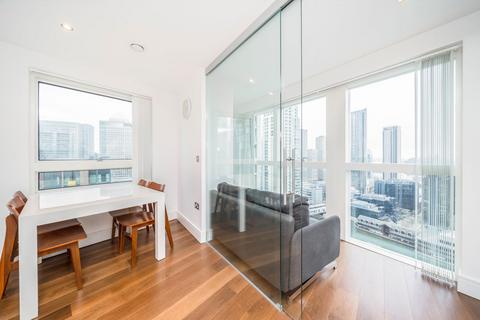 Lincoln Plaza, London E14