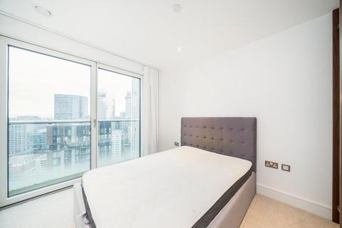 3 bedroom flat for sale, Lincoln Plaza, London E14