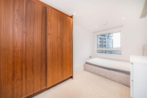 3 bedroom flat for sale, Lincoln Plaza, London E14