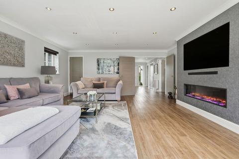 4 bedroom detached house for sale, The Old Orchard, Chelmsford CM2